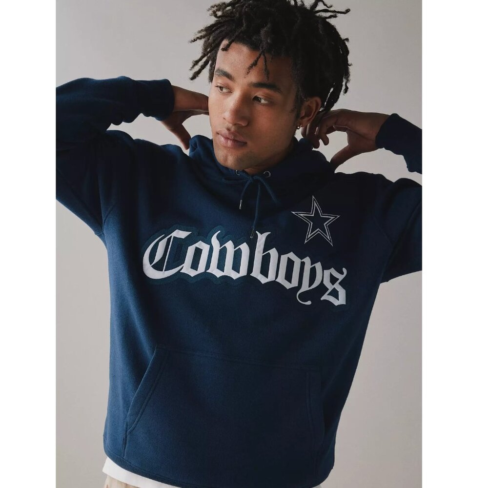 NWT UO Dallas Cowboys NFL Football Graphic Hoodie Sweatshirt Old English Letters
